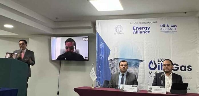 Durante el anuncio de Oil & Expo