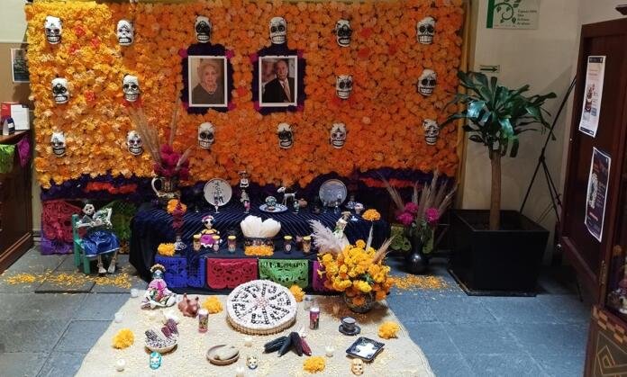 Poner ofrendas es tradición