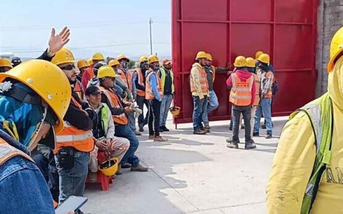 Demandan, entre otors, salarios justos