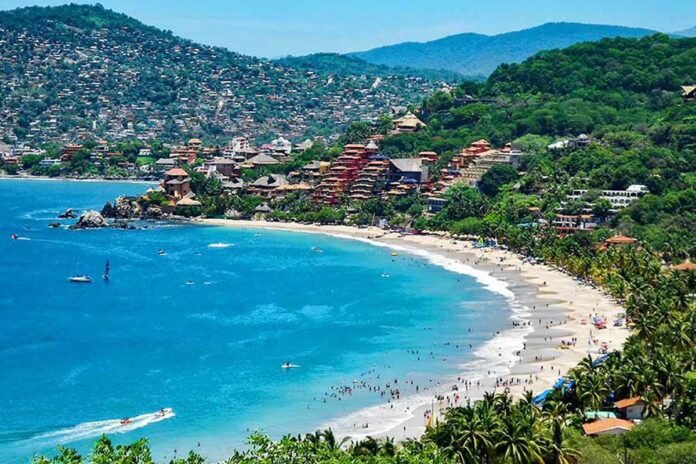 Playa La Ropa, Ixtapa-Zihuatanejo