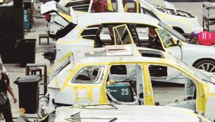 Las acciones de autos retrocedieron