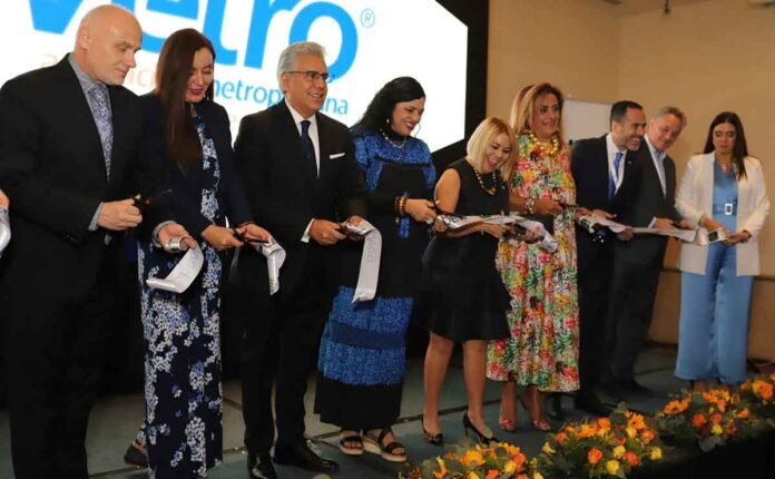 Durante el corte de listón