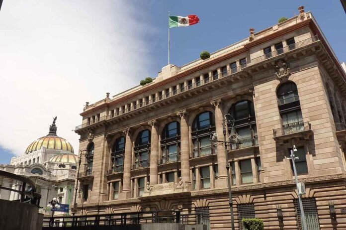 Banxico celebra 100 años de existencia