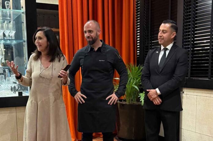 58-10 Isabel Azpiri, Chef Jorge Dumit y el sommelier Luis Morones