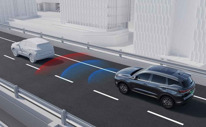 ● Con 13 asistencias inteligentes de conducción