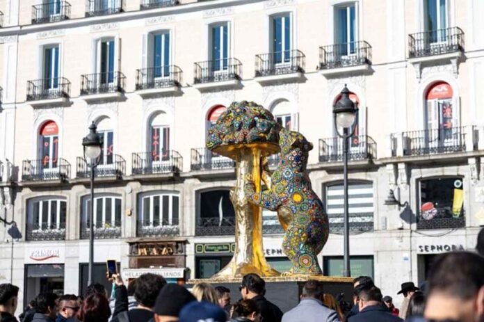 El Oso y El Madroño, del artista César Menchaca