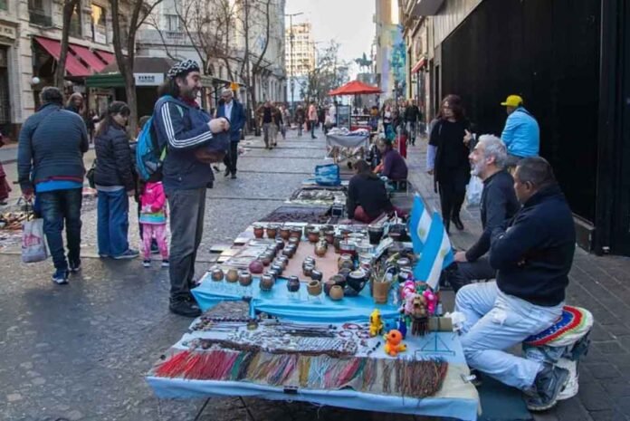 Sin freno, la economía informal