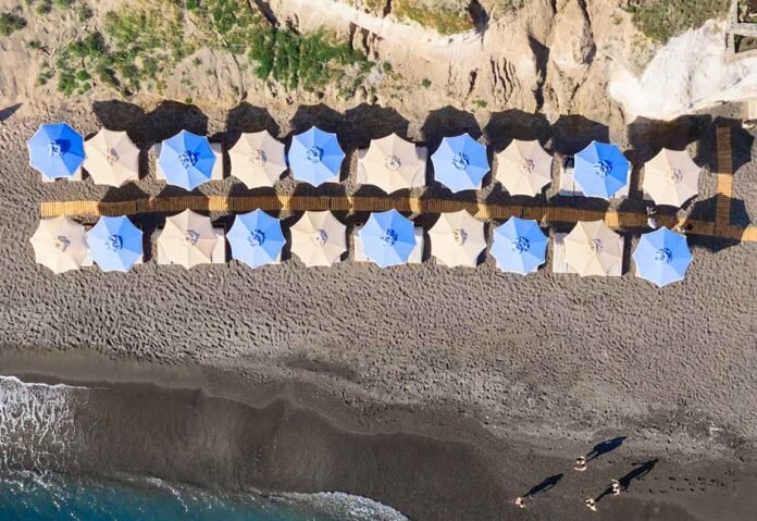 Bienvenida a los primeros huéspedes del Royal Beach Club Santorini