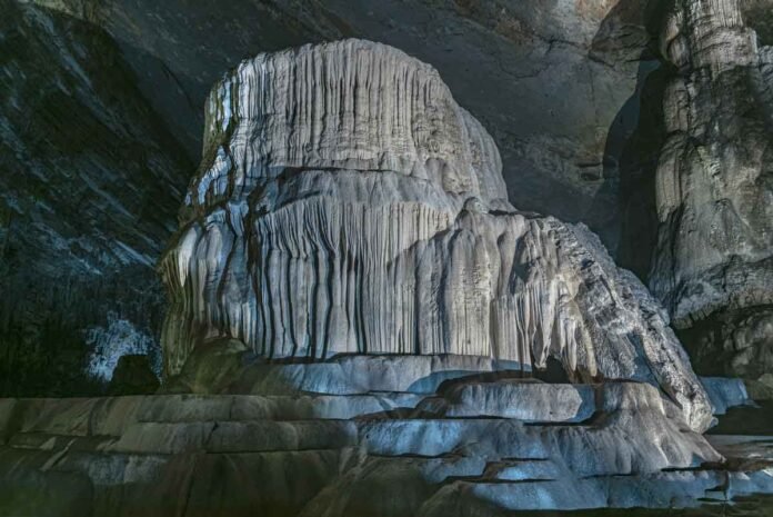 Las Grutas de Cacahuamilpa con señales de alerta roja para turistas nacionales y extranjeros