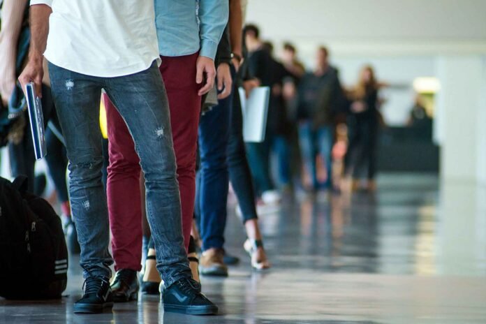 La Población Económicamente Activa (PEA) disminuyó en 844 mil personas.